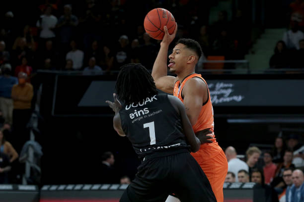 劳瑞在前三 劳瑞在前三