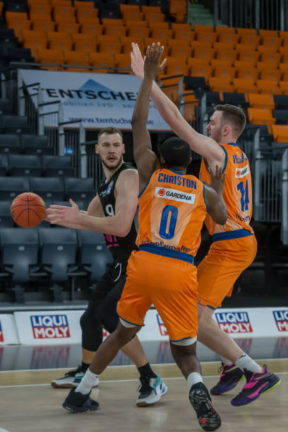 让他带队踢 让他带队踢